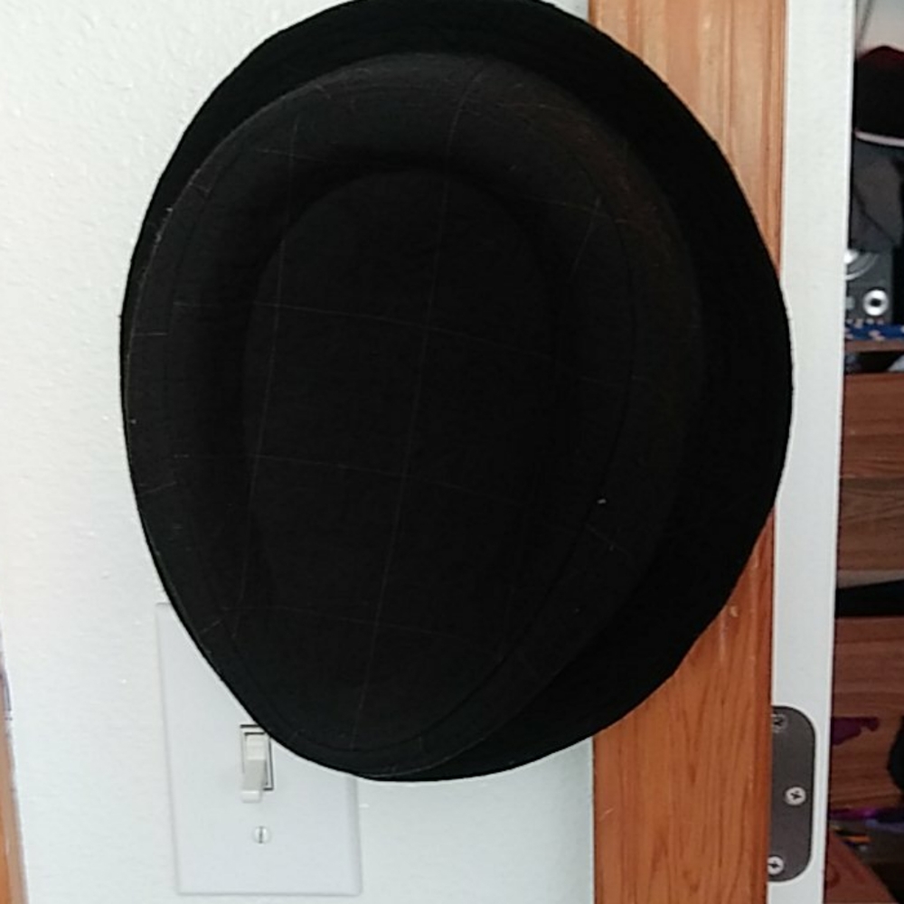Fedora: Free Authority S/M